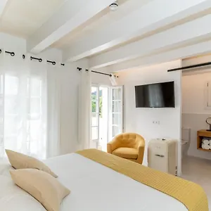 Hotel M - 27 ***